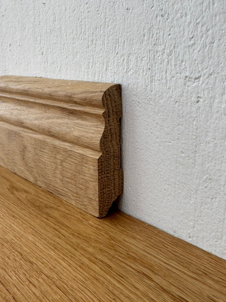 Плинтус массив Дуб фигурный без покрытия 70х17мм